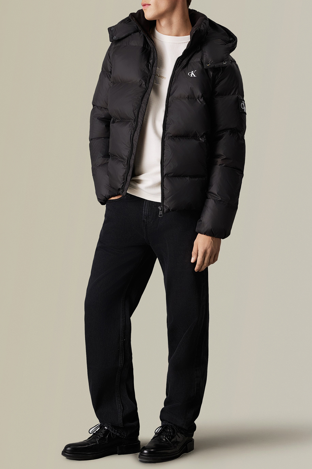 תמונת כל הלוק של מעיל פאפר